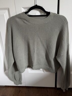 Hollister Cropped Ribbed Crewneck Sweater in Light Sage